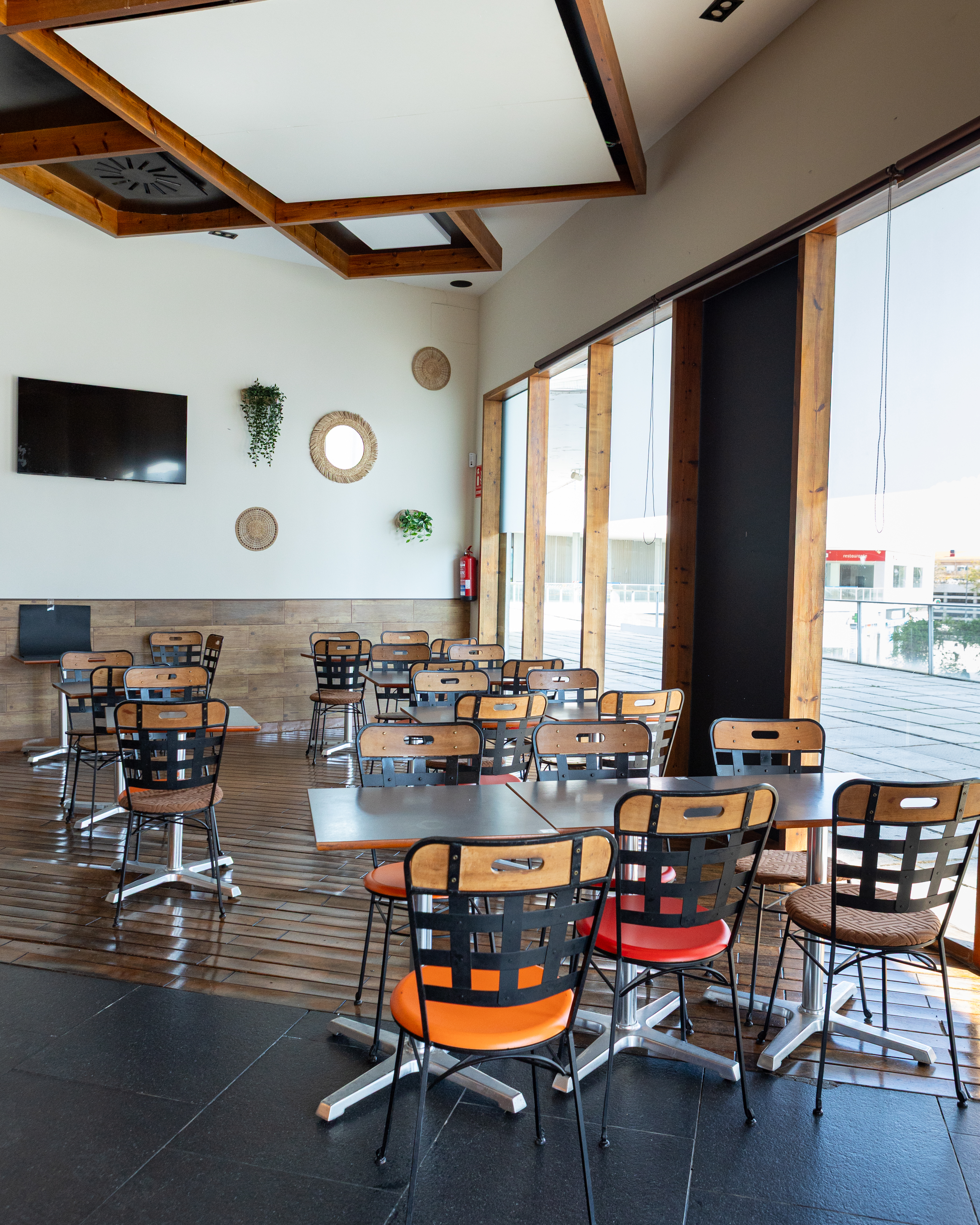 Interior del local Sushi Mairena