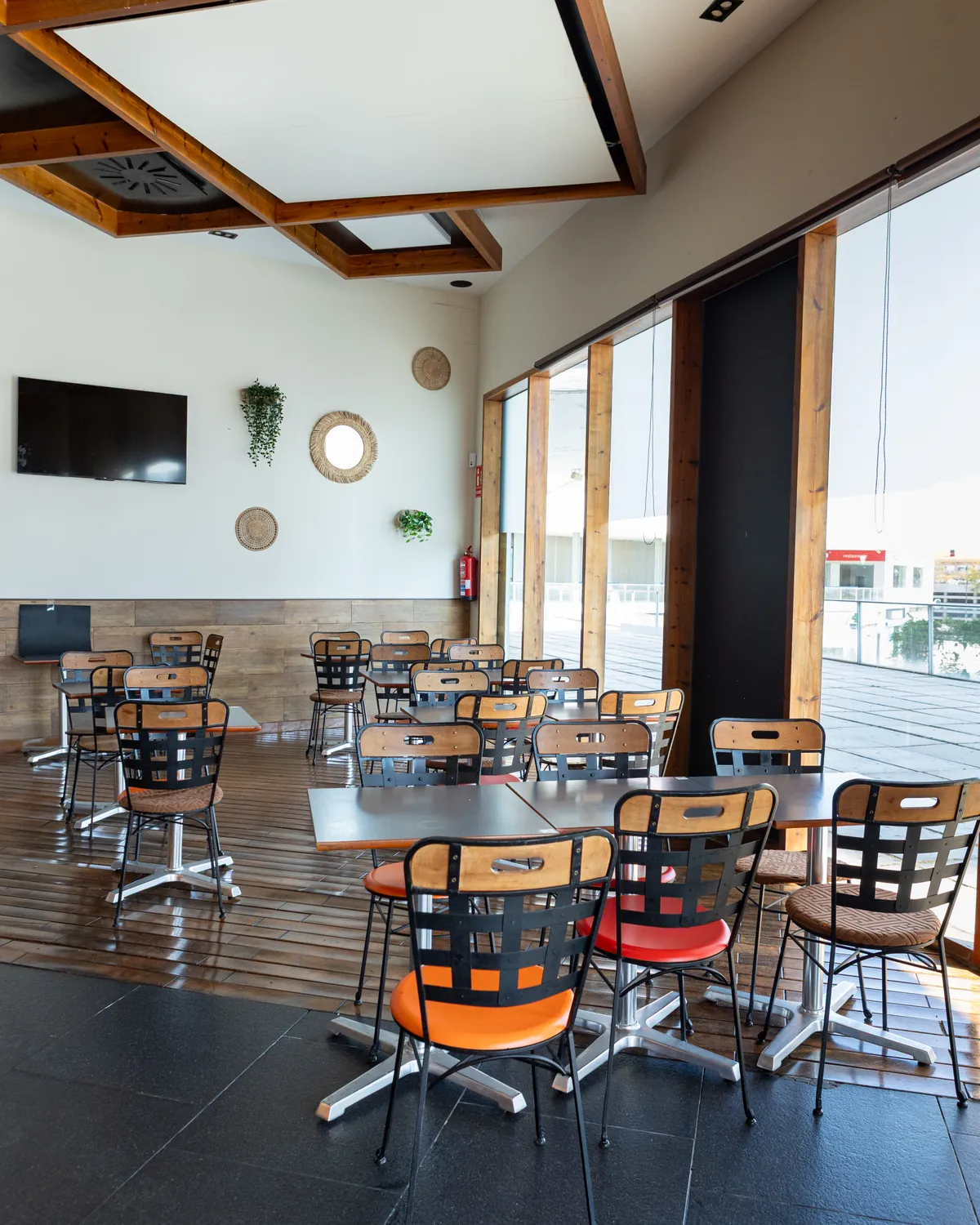 Interior del local Sushi Mairena
